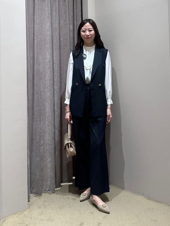 ジレ×スラックスのコーデ