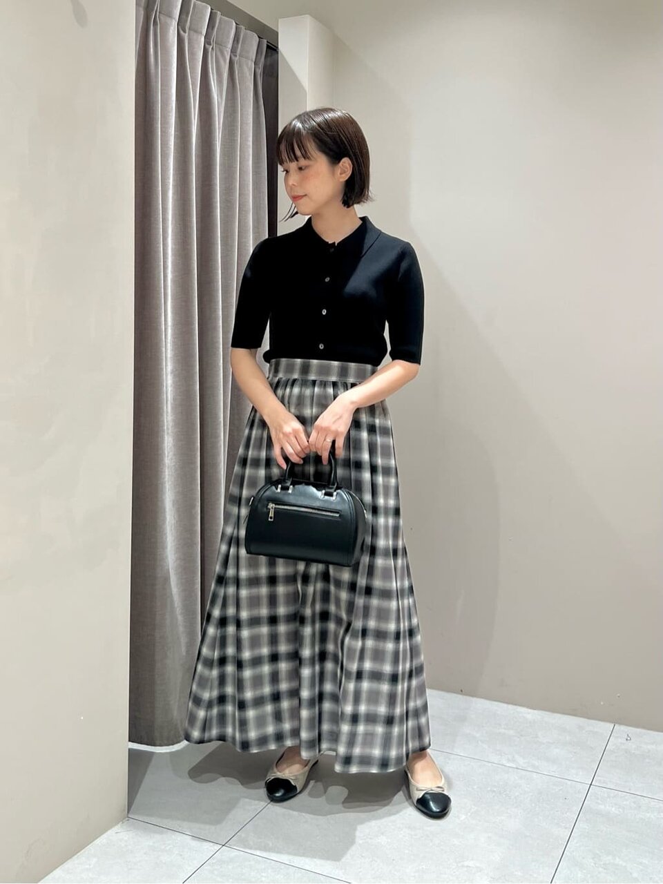 半袖ニット×チェック柄スカートのコーデ