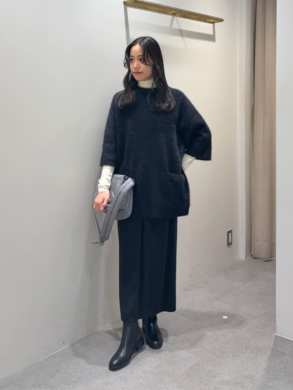 ニットプルオーバー×タイトスカートのコーデ