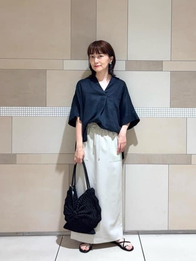 スキッパーシャツ×タイトスカートのコーデ