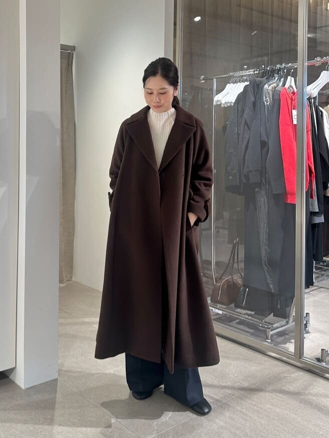 フレアコート×ストレートパンツのコーデ