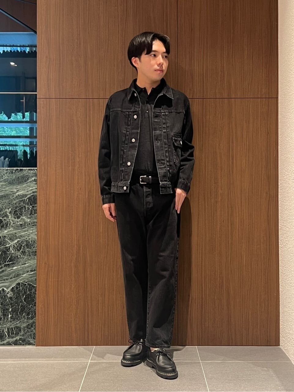 デニムジャケットとデニムパンツのメンズコーデ