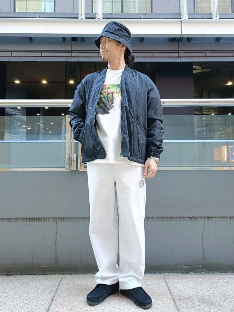 ブルゾン×スウェットパンツのコーデ