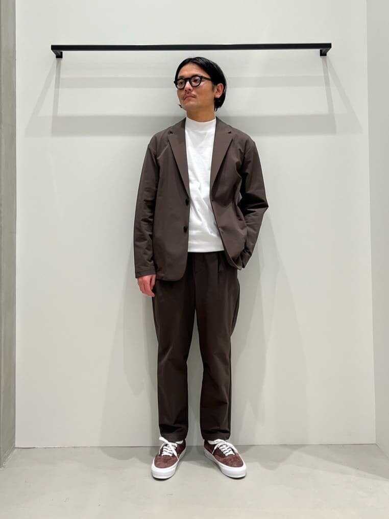 ロングTシャツ×ジャケットセットアップのコーデ