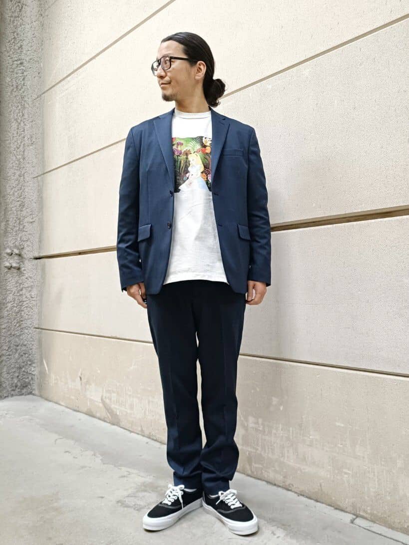 プリントTシャツ×ジャケットセットアップのコーデ