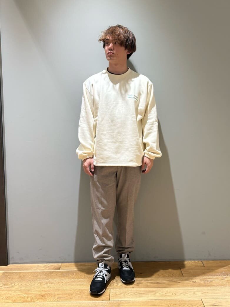 スウェット×イージーパンツのコーデ