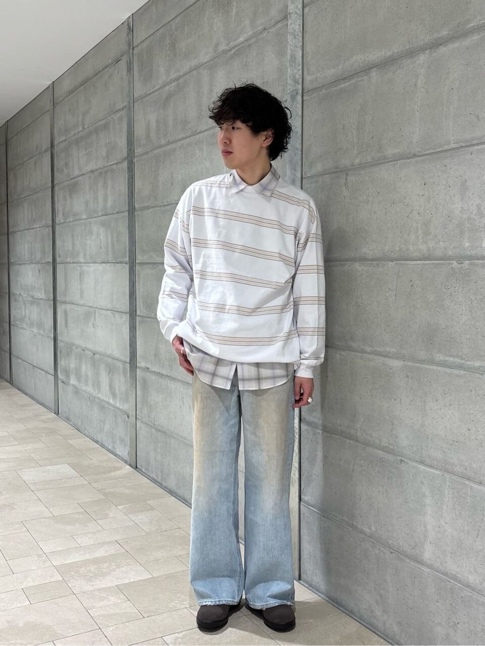 チェック柄シャツ×ボーダー柄カットソーのコーデ