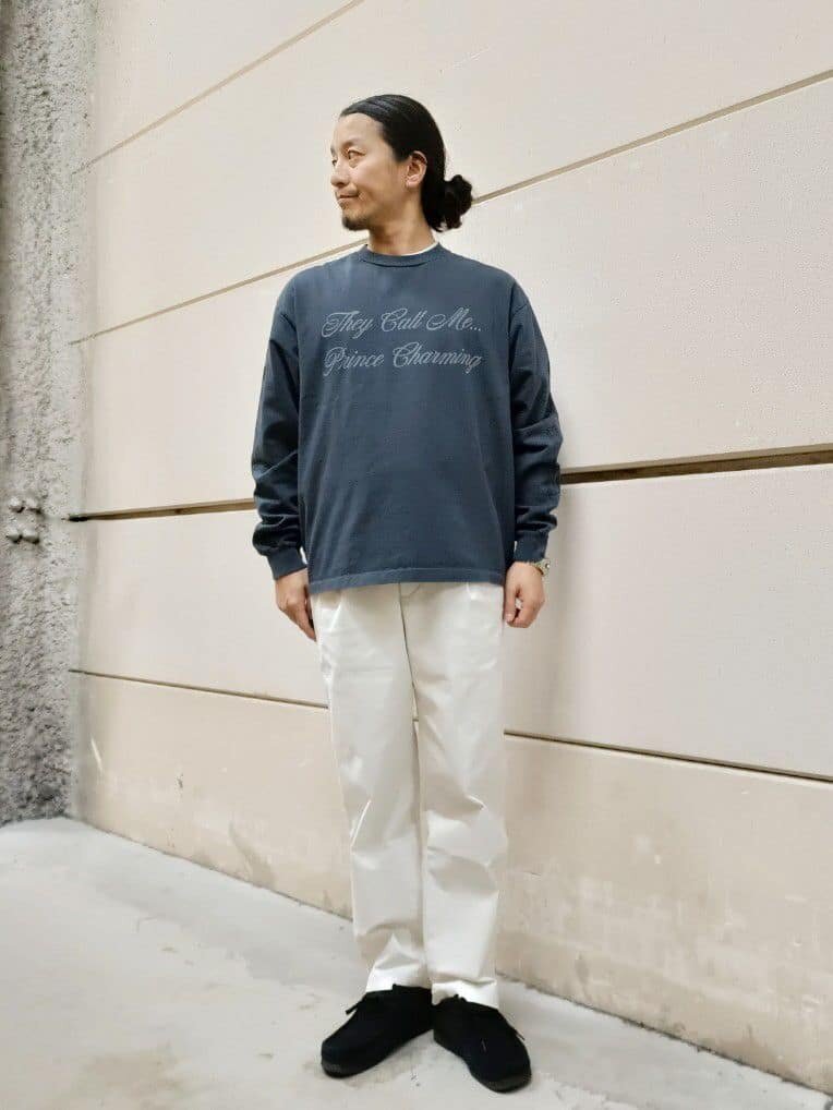 ロングTシャツ×イージーパンツのコーデ