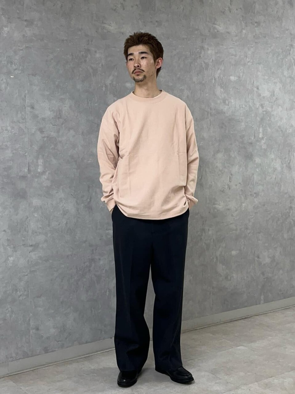 カットソー×ワイドパンツのコーデ