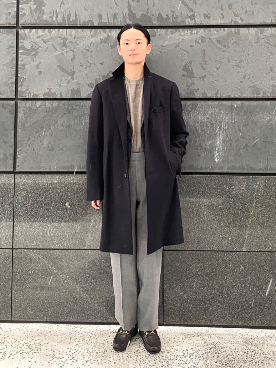 チェスターコート×スラックスのコーデ