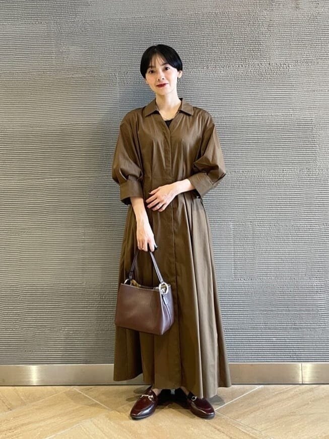 ワンピース×ローファーのコーデ