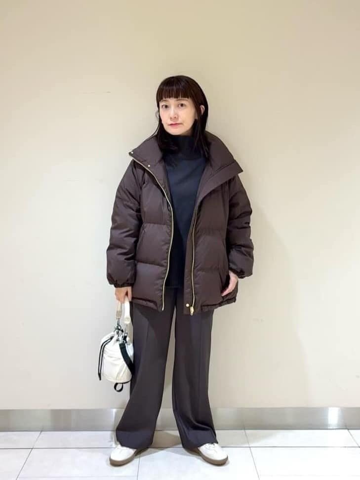 ダウンジャケット×フレアパンツのコーデ