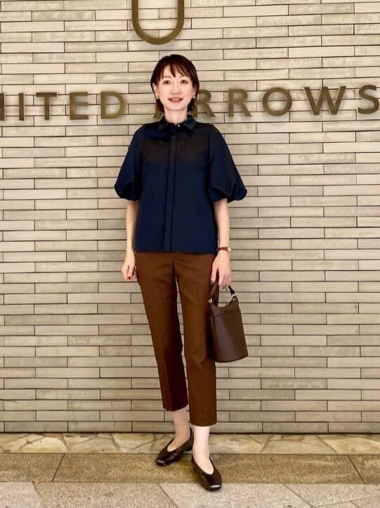 ブラウス×スリムパンツのコーデ