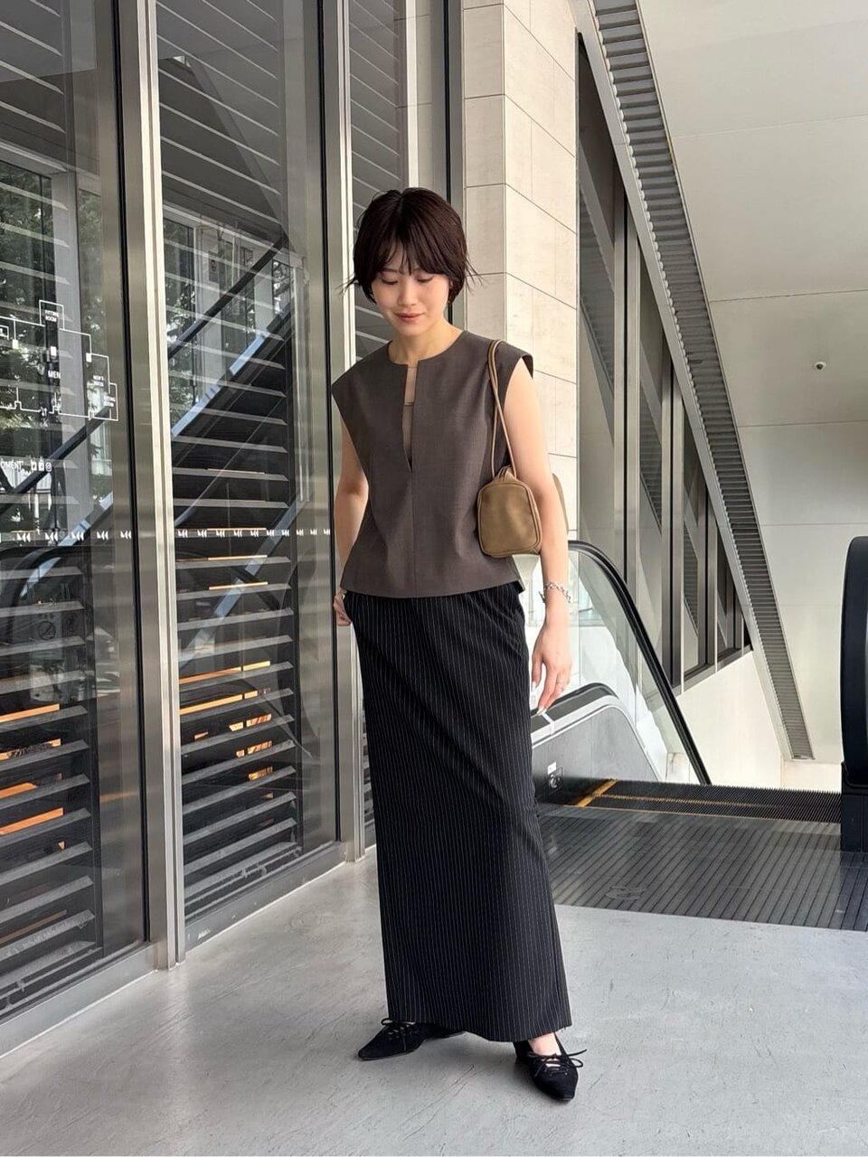 ベスト×タイトスカートのコーデ