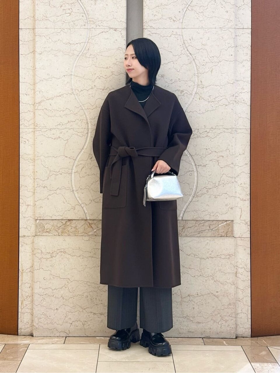 ロングコート×ワイドパンツのコーデ