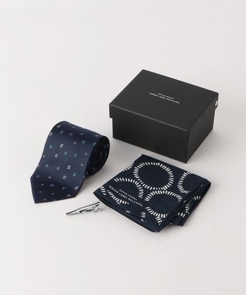 ネクタイとネクタイピン、ハンカチのギフト