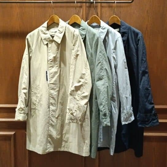 緑のニットを着た男性