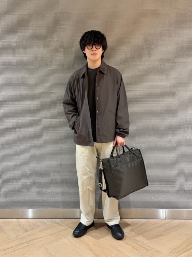 セットアップを着た男性