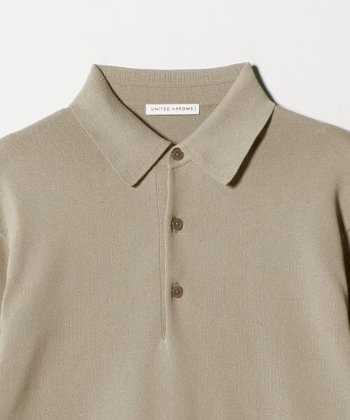 トレンチコートを着た男性