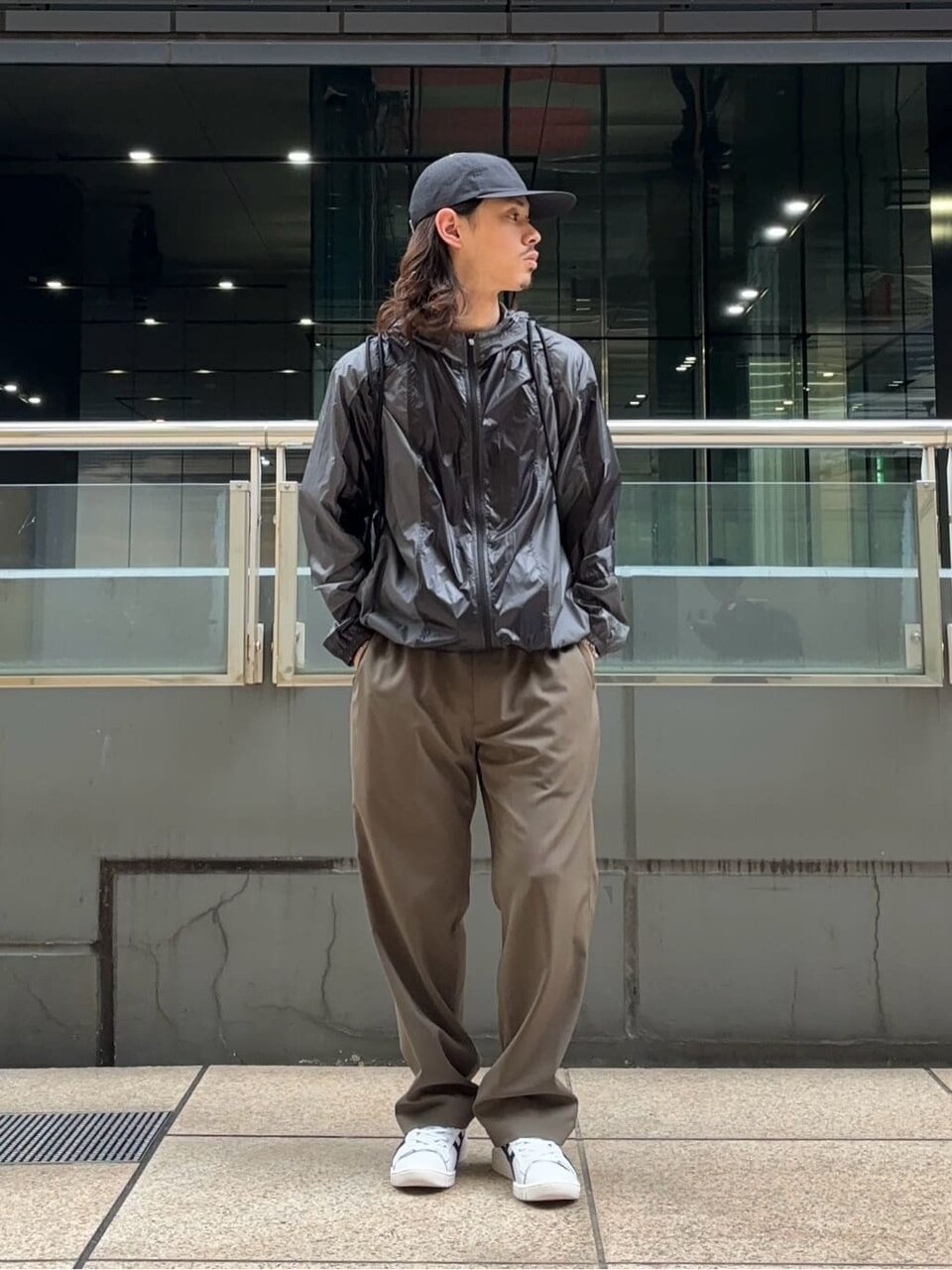 落ち着いたカラー選びのカジュアルコーデ