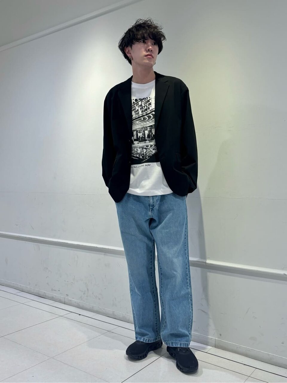 ジャケット×デニムパンツのきれいめカジュアルコーデ