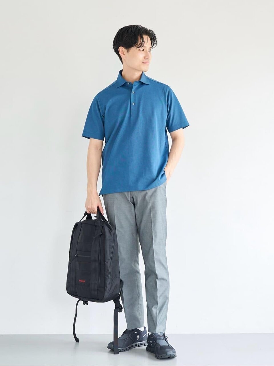 ポロシャツ×スラックスのコーデ