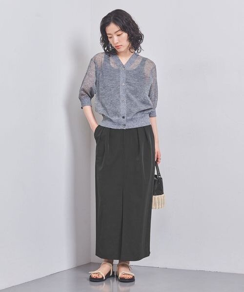 メリハリのあるタイトスカートの着こなし