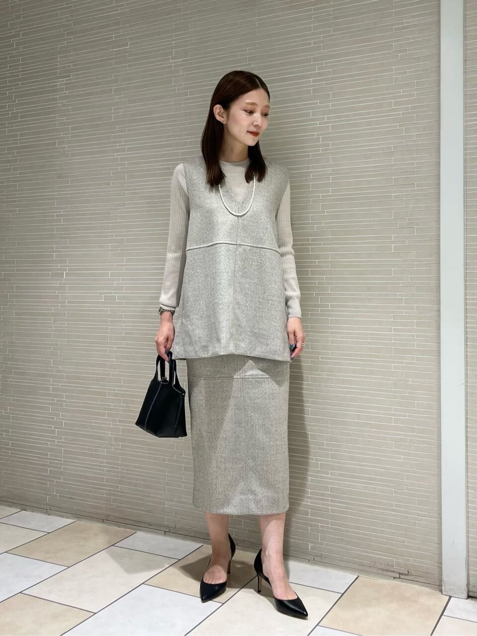 ブルゾンとタイトスカートの50代秋コーデ