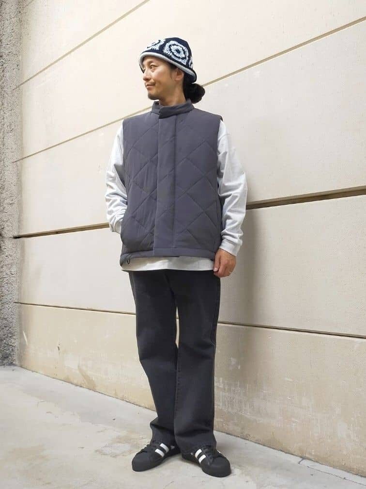 ベストとハットを使ったストリートコーデ