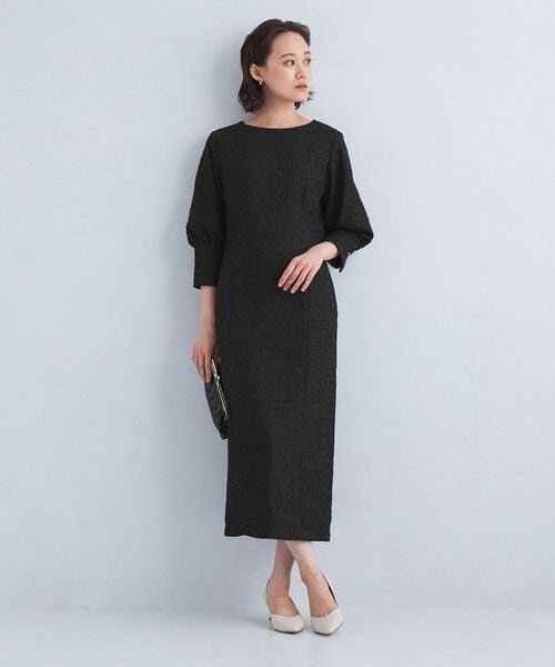 パンプスをはいた女性