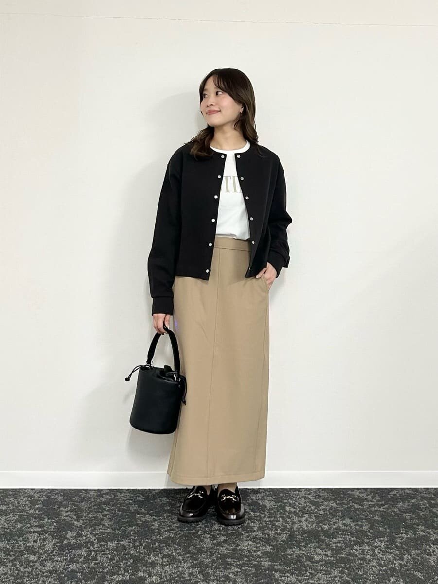 カーディガン×Iラインスカートのコーデ