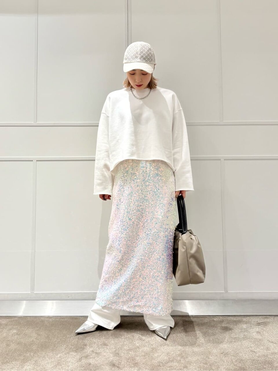 白でまとめたレディースコーデ