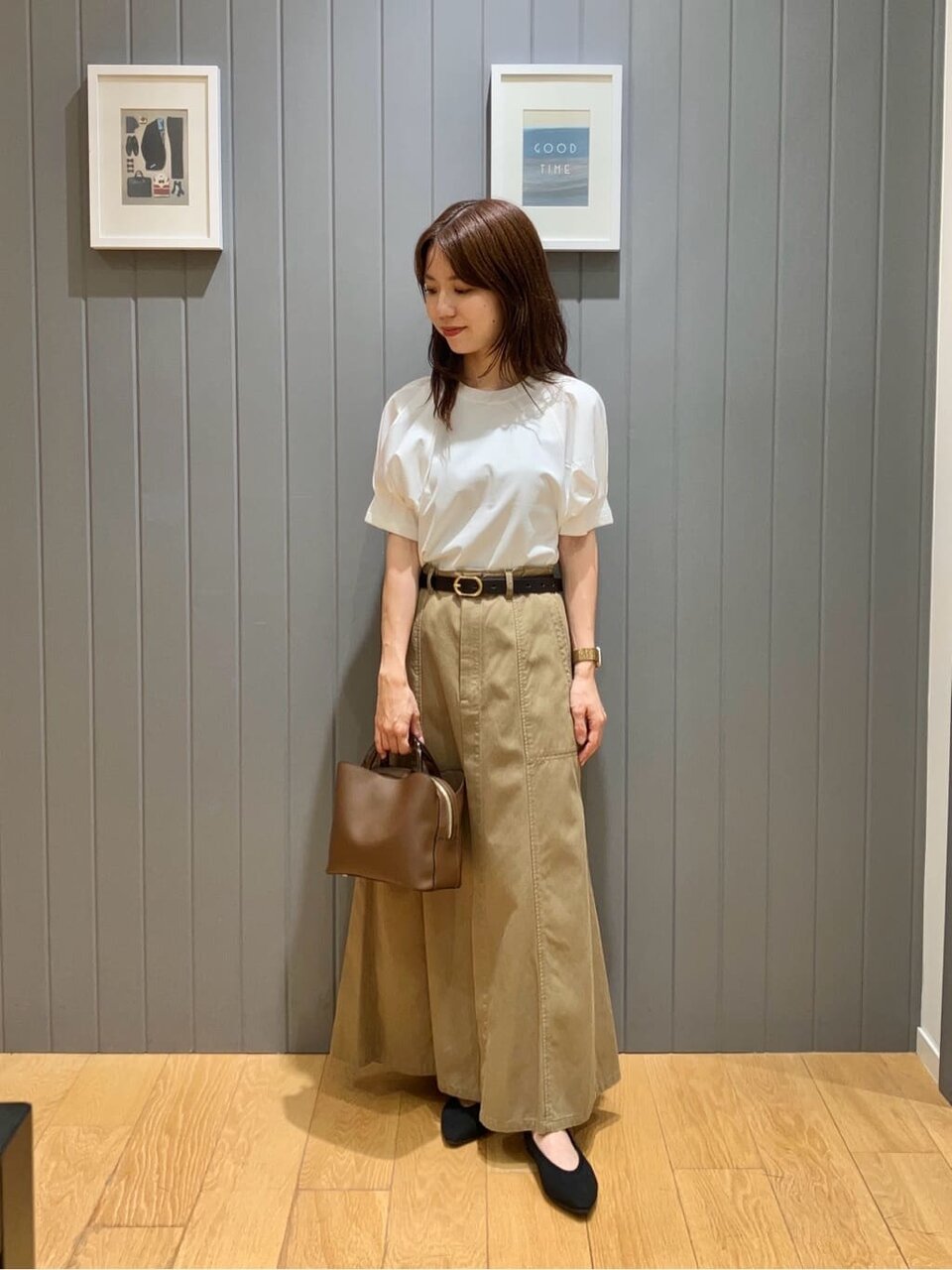ブラウスにロングスカートをあわせたレディースコーデ