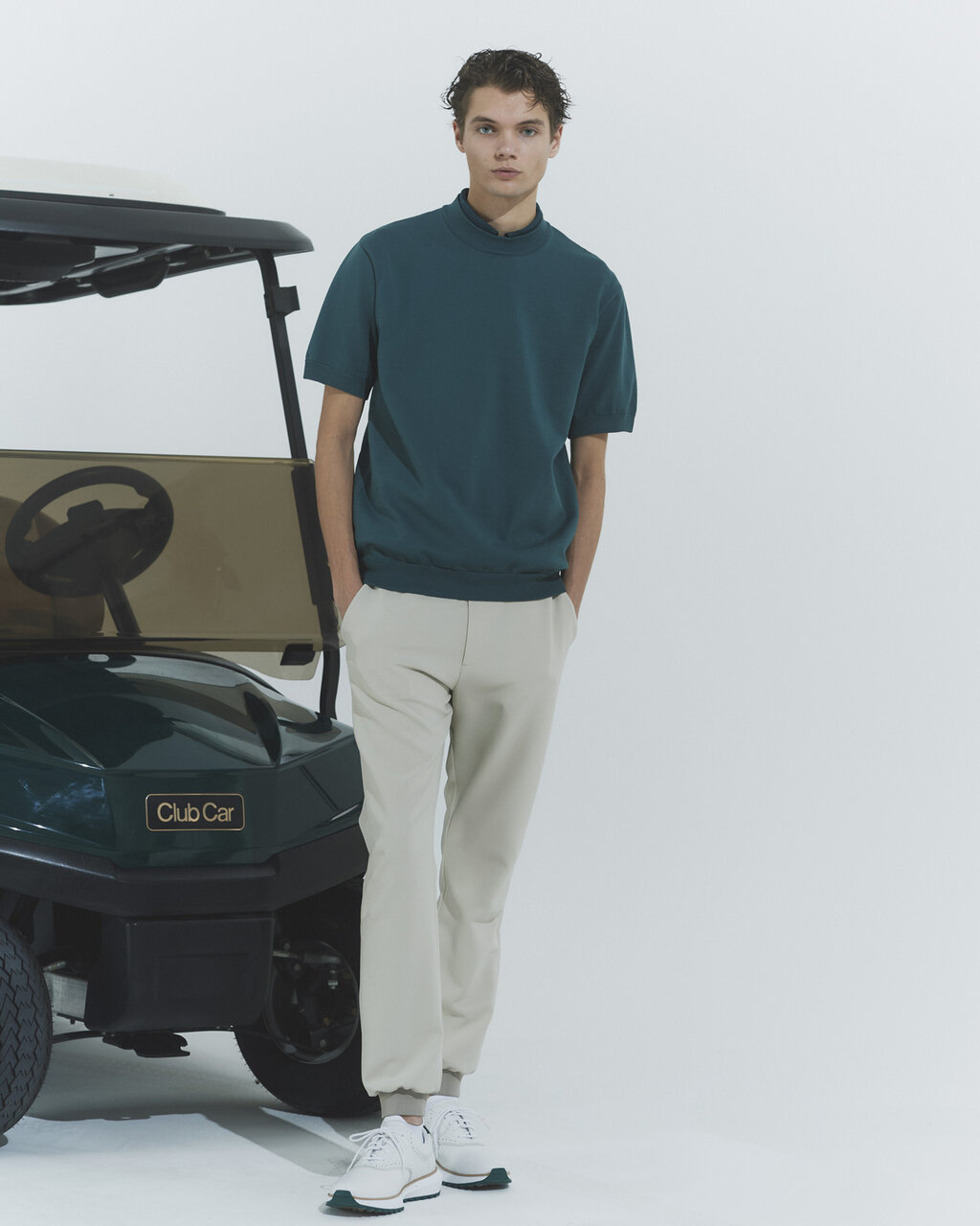 ゴルフウェアを着ている男性