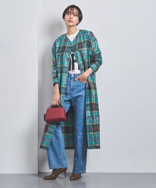 赤と鮮やかな緑の組みあわせ