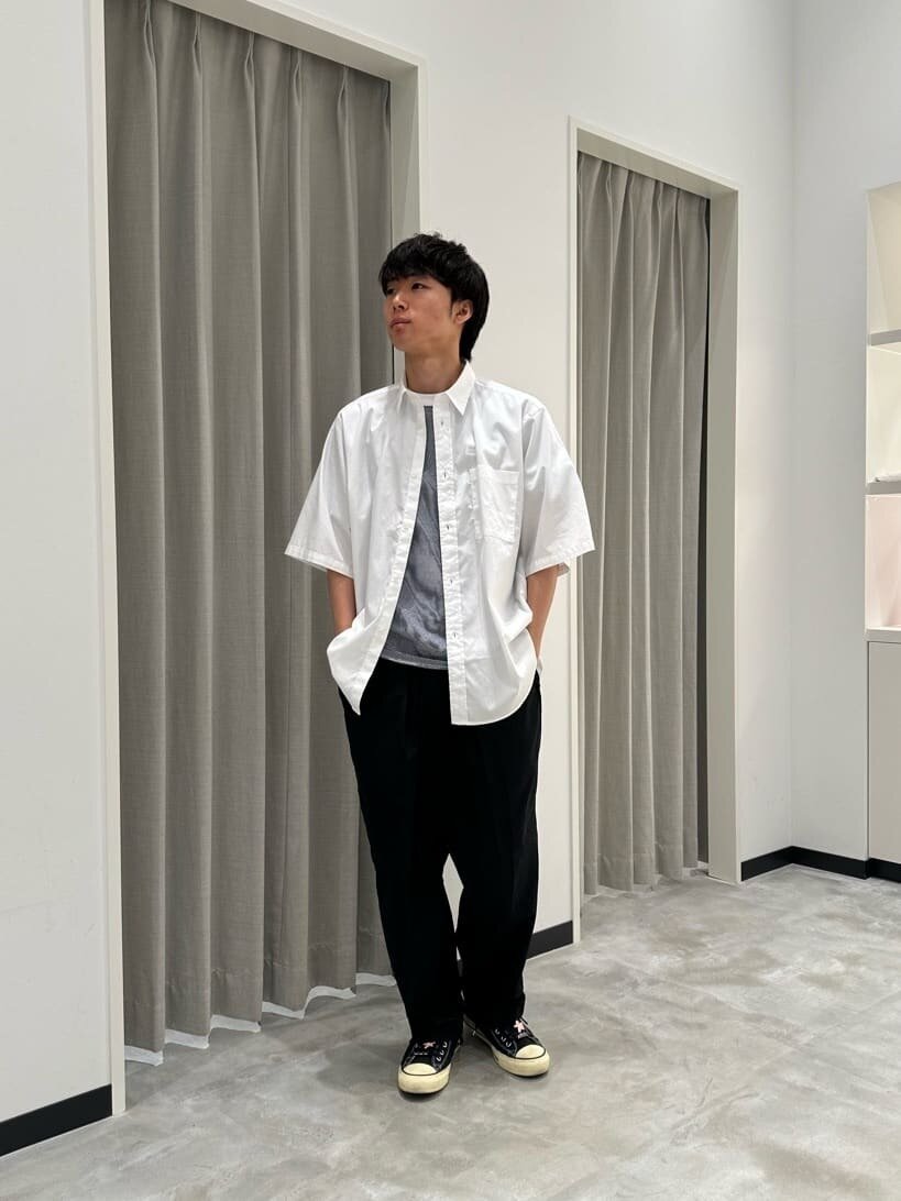 白シャツコーデ