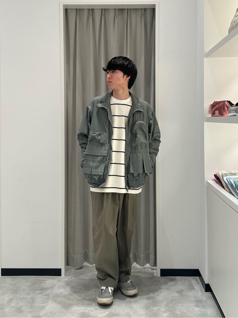 ボーダー柄スウェット×ブルゾンのコーデ