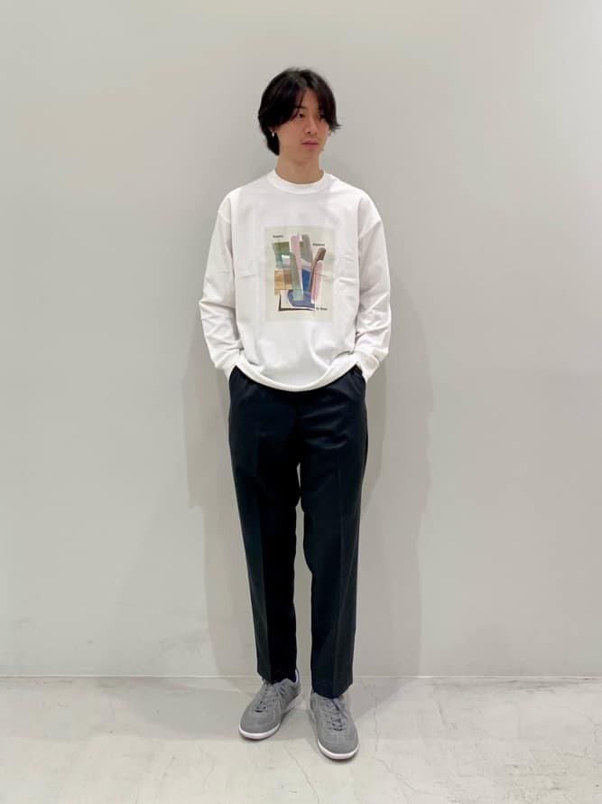 ロングスリーブTシャツ×イージーパンツのコーデ