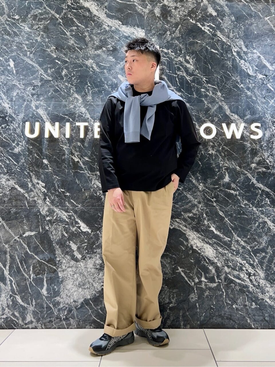 ロングスリーブTシャツ×イージーパンツのコーデ