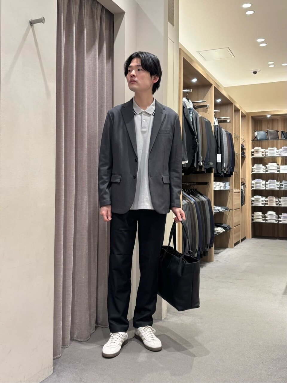 ポロシャツをインナーにレイヤードしたジャケットコーデ