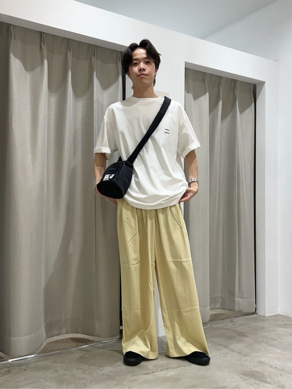 Tシャツ×ワイドパンツのコーデ