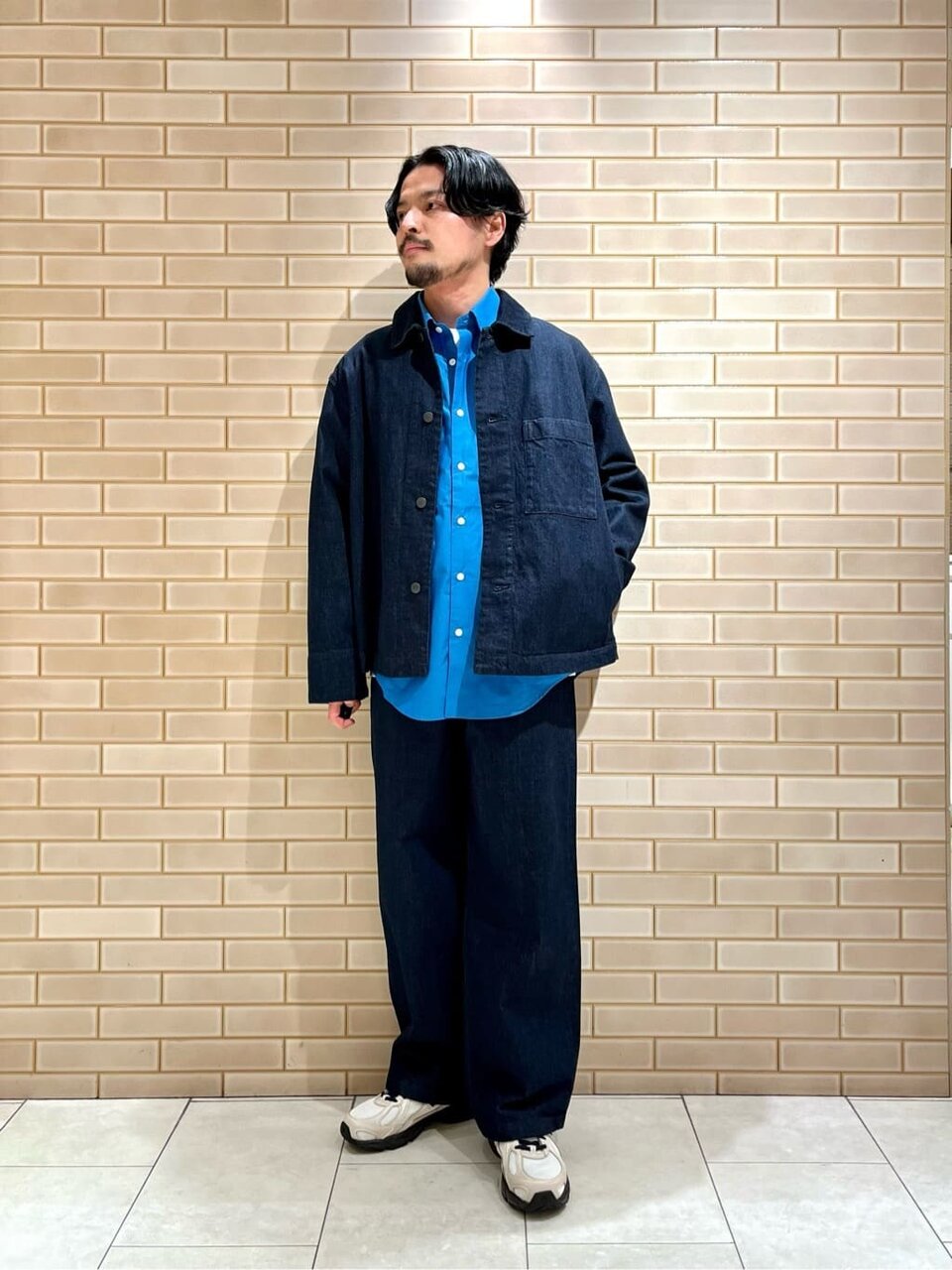デニムカバーオール×デニムパンツのコーデ