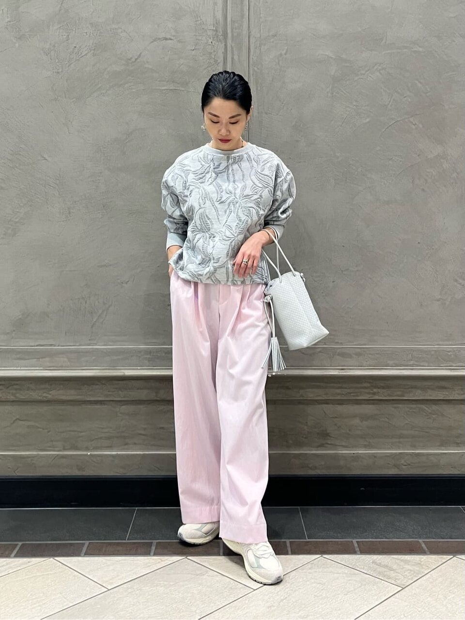 ジャカードスウェット×イージーパンツのコーデ