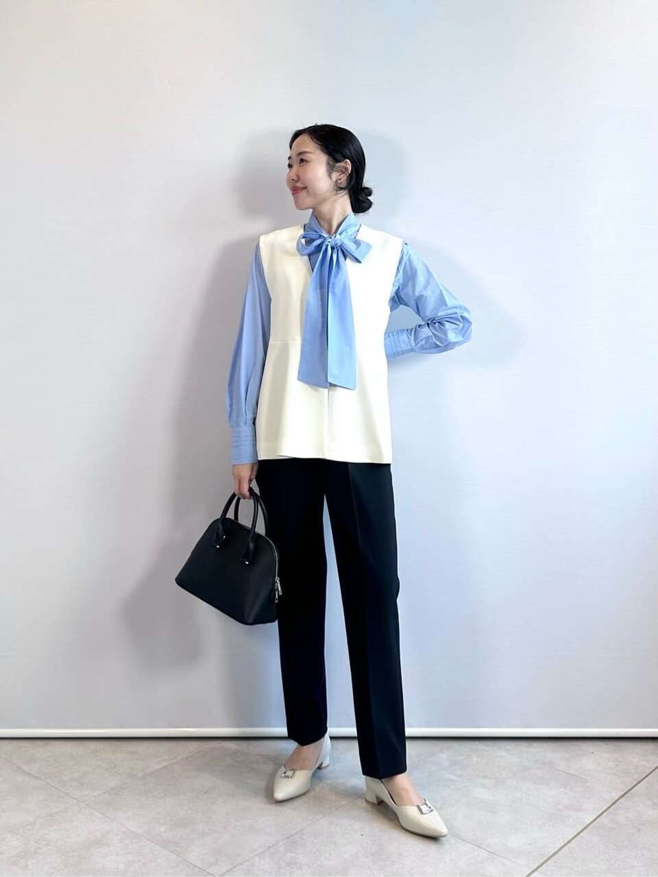 ボウタイブラウスを使ったオフィスカジュアルコーデ