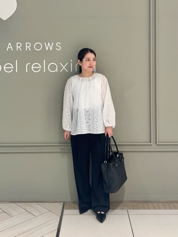 ジャガードブラウスを使ったオフィスカジュアルコーデ