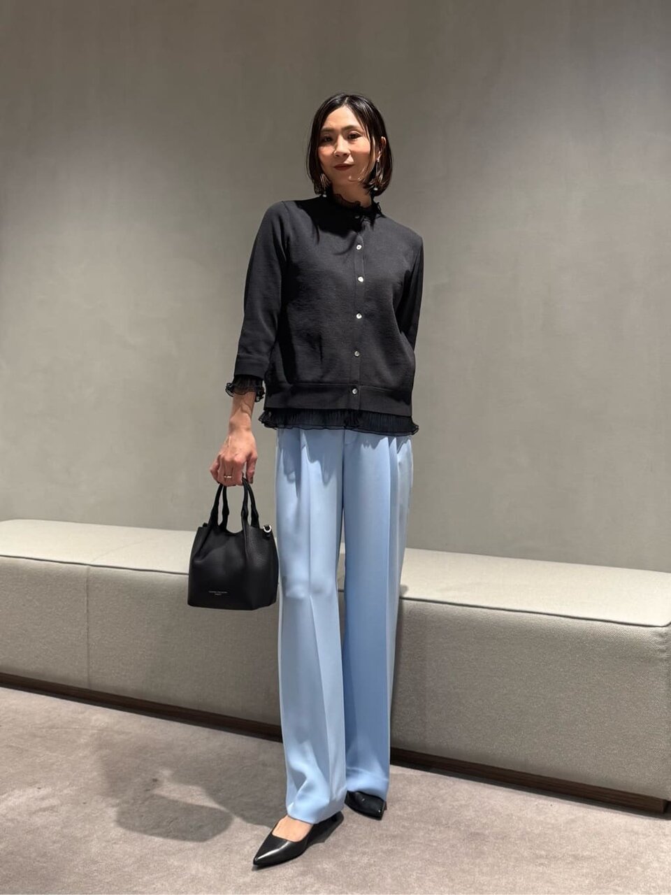 2タックパンツを使ったオフィスカジュアルコーデ