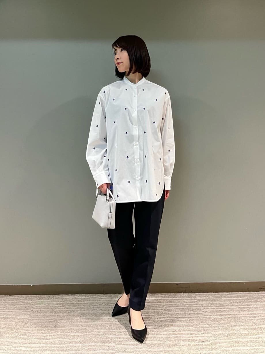 テーパードパンツを使ったオフィスカジュアルコーデ