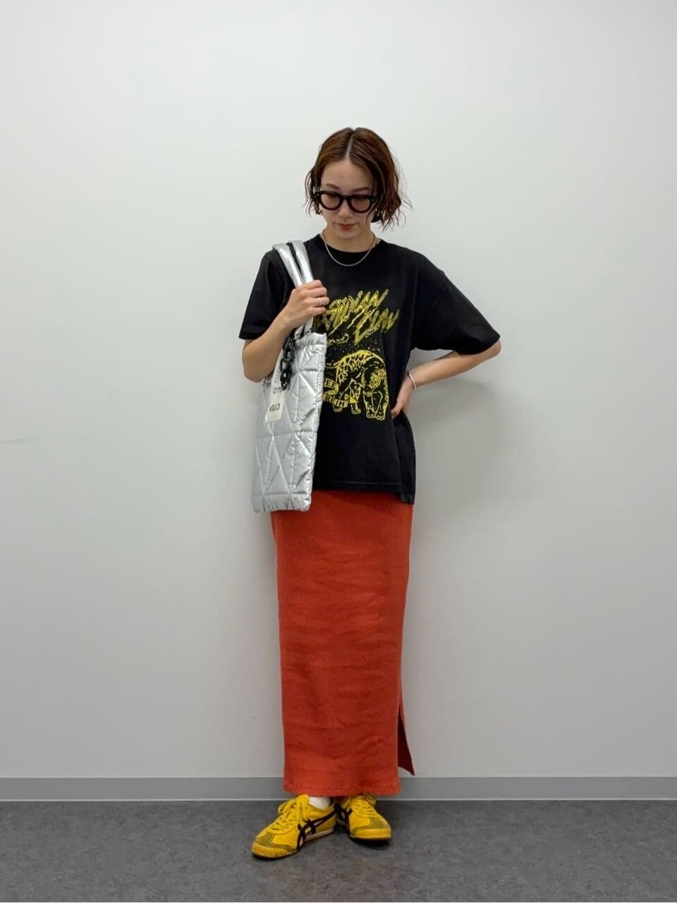 Tシャツとタイトスカートの30代夏コーデ