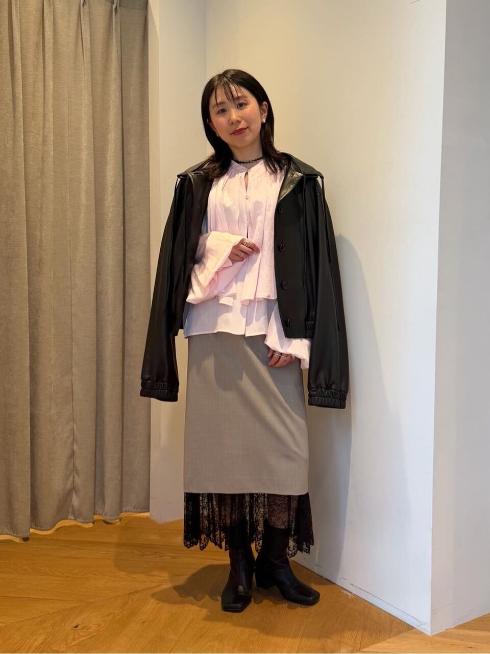 レザーブルゾンとタイトスカートの30代秋コーデ