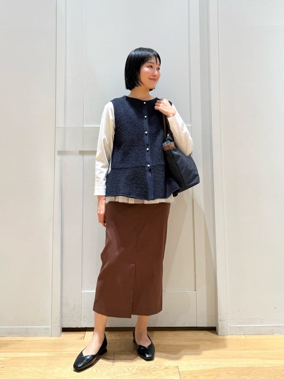 ニットジレとタイトスカートの40代春コーデ